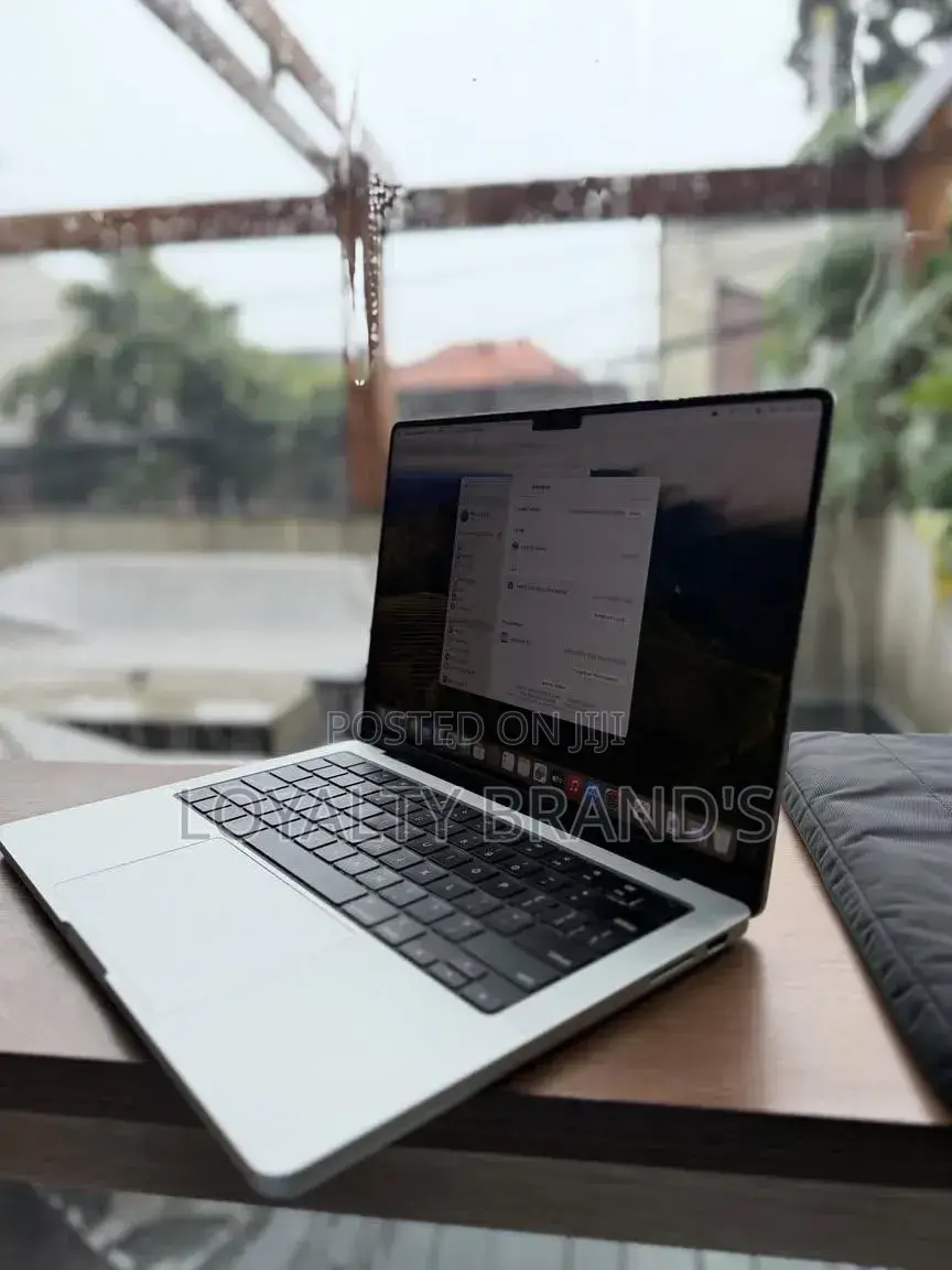 New Laptop Apple MacBook Pro 2025 M5 16GB Apple M5 SSD 512GB