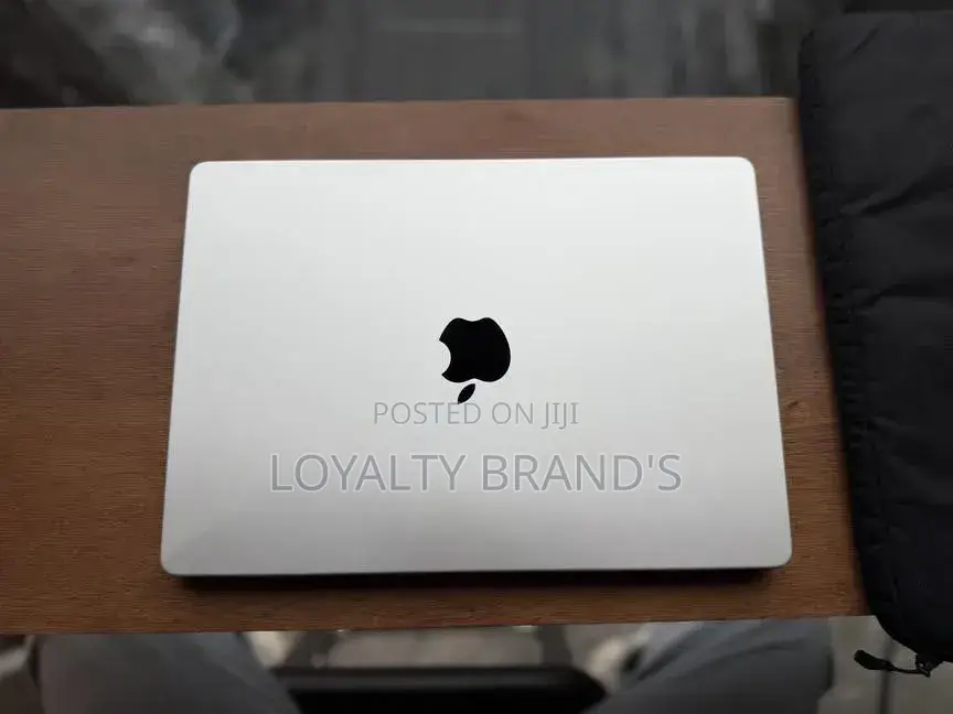 New Laptop Apple MacBook Pro 2025 M5 16GB Apple M5 SSD 512GB