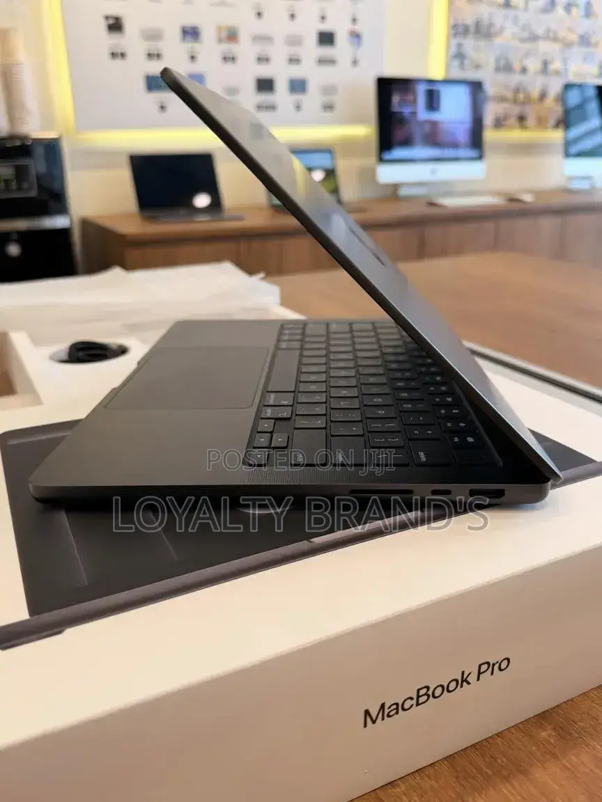 New Laptop Apple MacBook Pro 2024 M4 Max 36GB Apple M4 Max SSD 1T