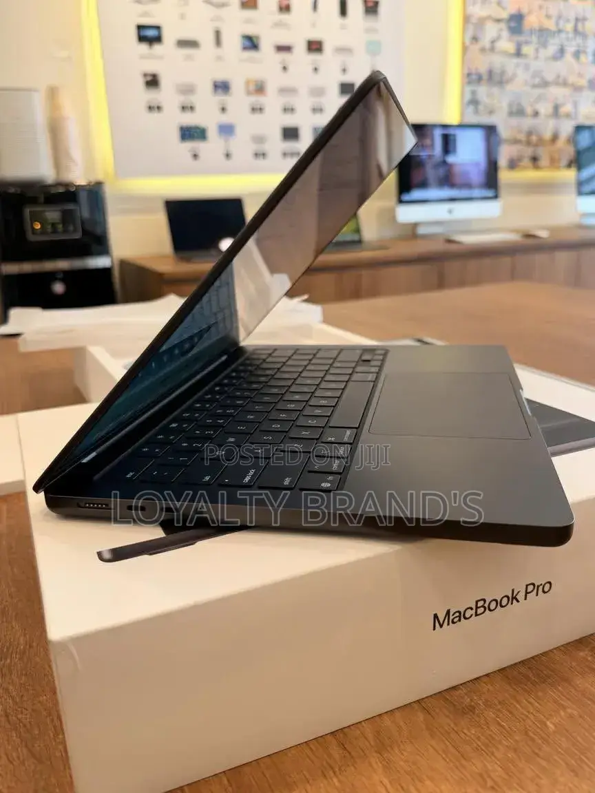 New Laptop Apple MacBook Pro 2024 M4 Max 36GB Apple M4 Max SSD 1T