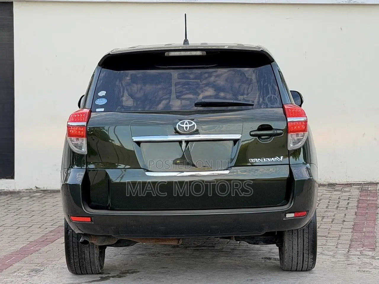 Toyota Vanguard 2010 Green