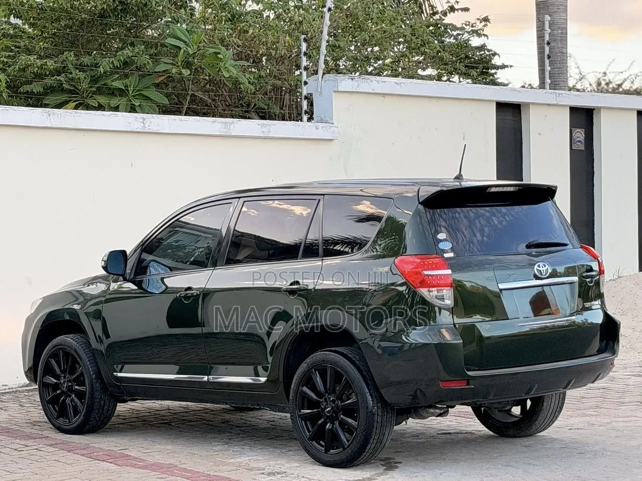Toyota Vanguard 2010 Green