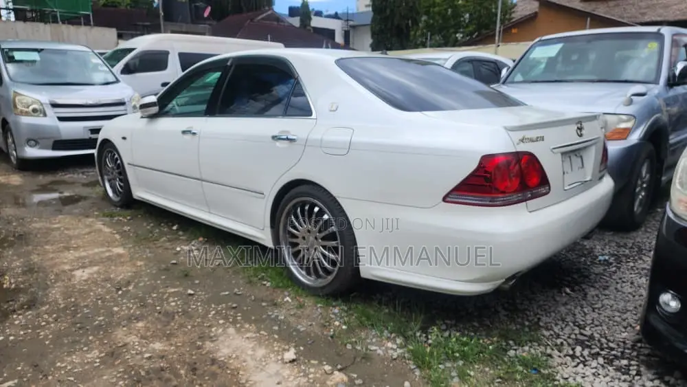 Toyota Crown Royale 2005 White