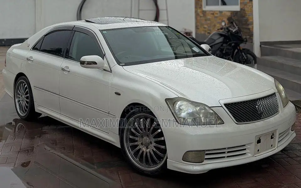 Toyota Crown Royale 2005 White