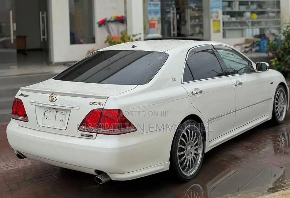 Toyota Crown Royale 2005 White