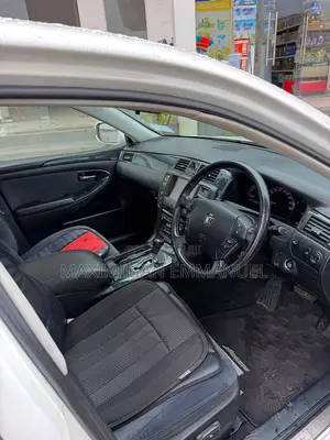 Toyota Crown Royale 2005 White