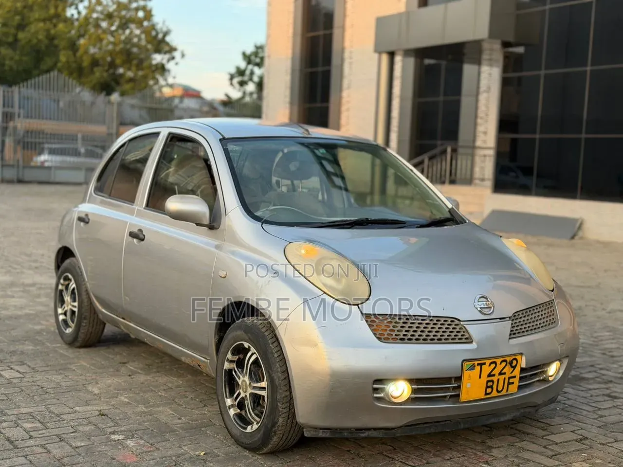 Nissan March 2002 Gold
