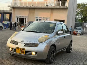 Nissan March 2002 Gold