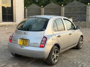 Nissan March 2002 Gold