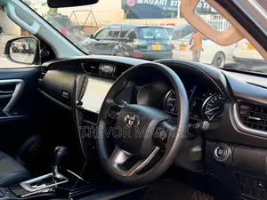 Toyota Fortuner 2023 Silver
