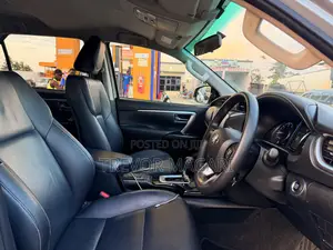 Toyota Fortuner 2023 Silver