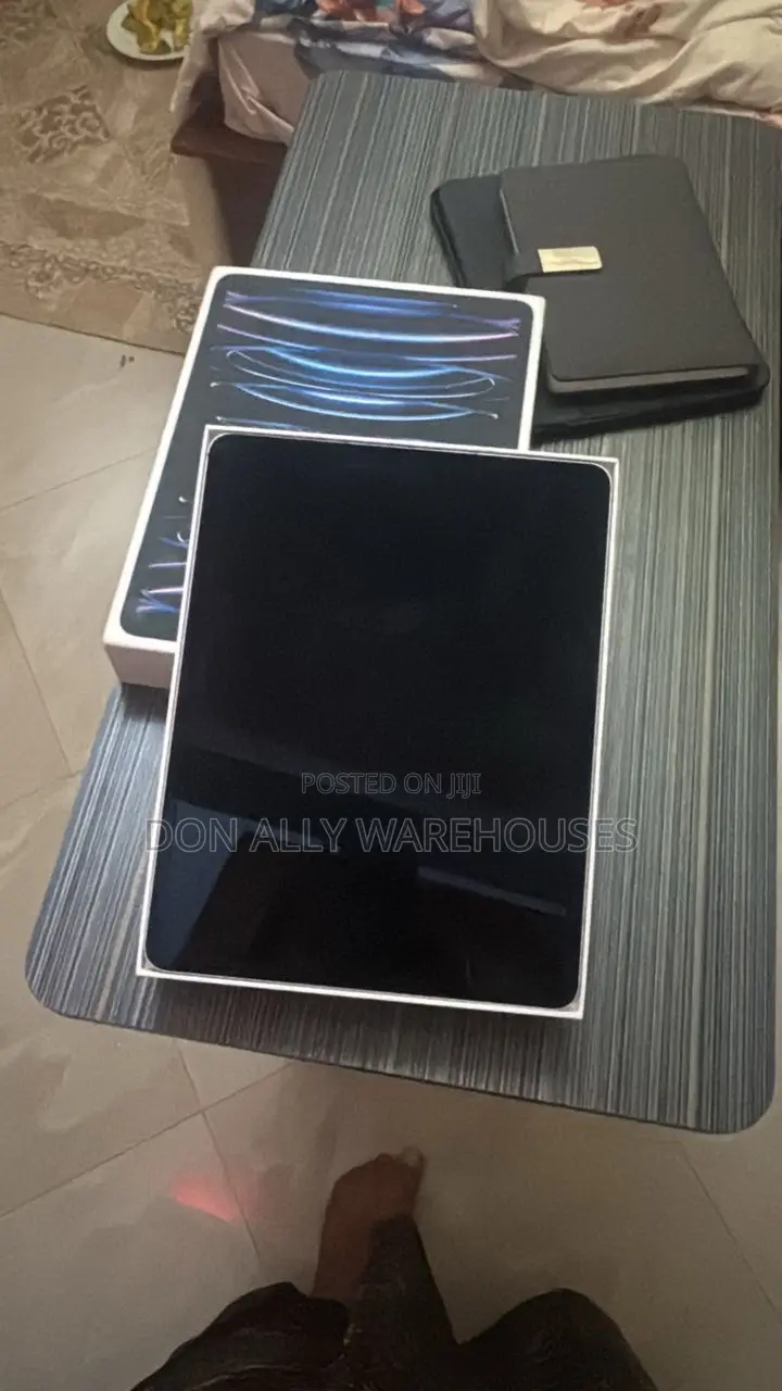 Apple iPad Pro 12.9 (2022) 1 TB Silver