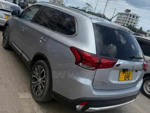 Mitsubishi Outlander 2015 Silver