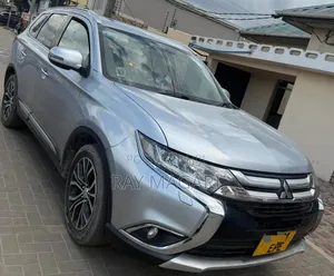 Mitsubishi Outlander 2015 Silver
