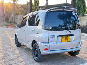 Toyota Fun Cargo 2005 Silver