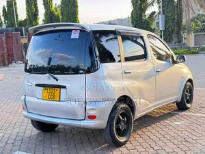 Toyota Fun Cargo 2005 Silver