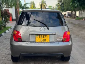 Toyota IST 2004 Gray