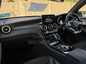 Mercedes-Benz GLC-Class GLC250 Sport Utility 4-Door (2.0L, 4cyl Turbo)