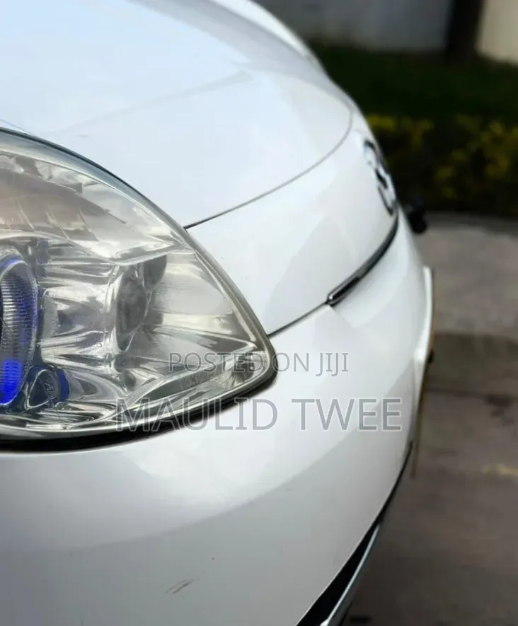 Mazda Verisa 2010 White