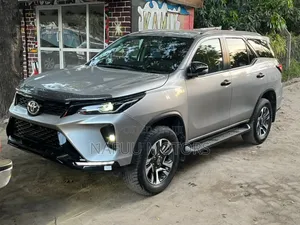 Toyota Fortuner 2023 Gray