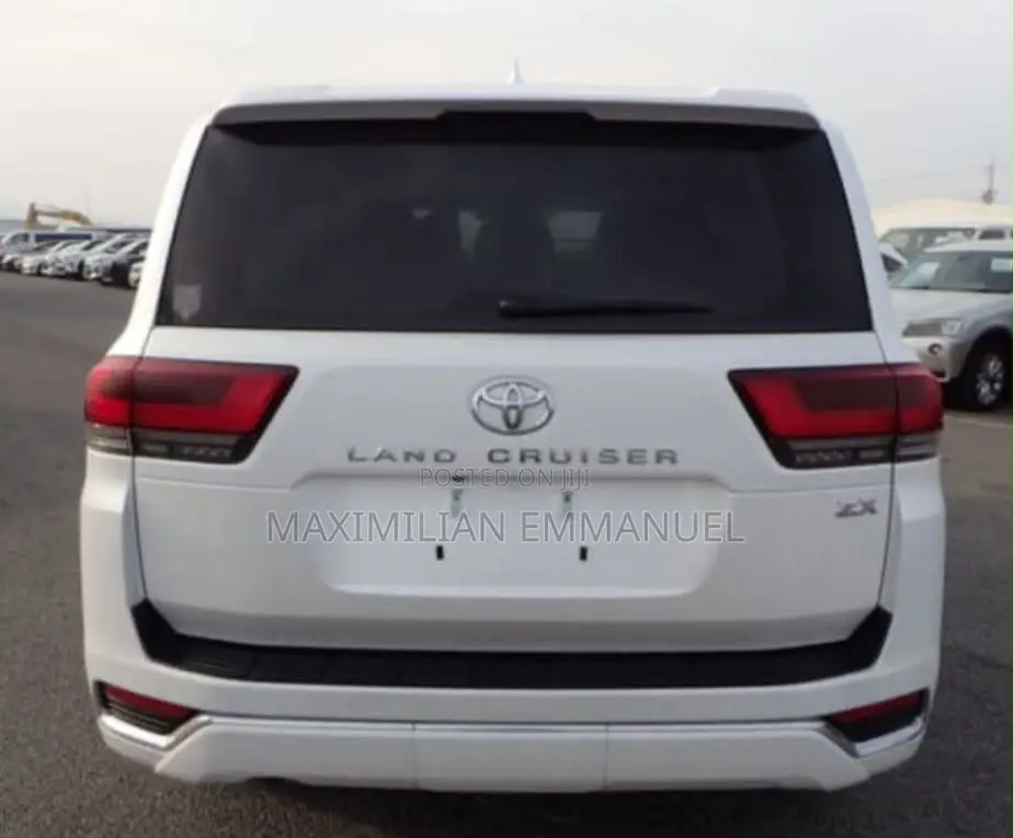 Toyota Land Cruiser 2024 White