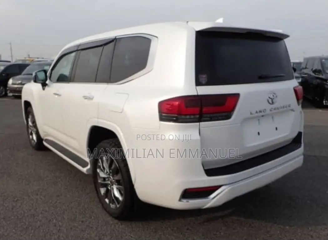 Toyota Land Cruiser 2024 White