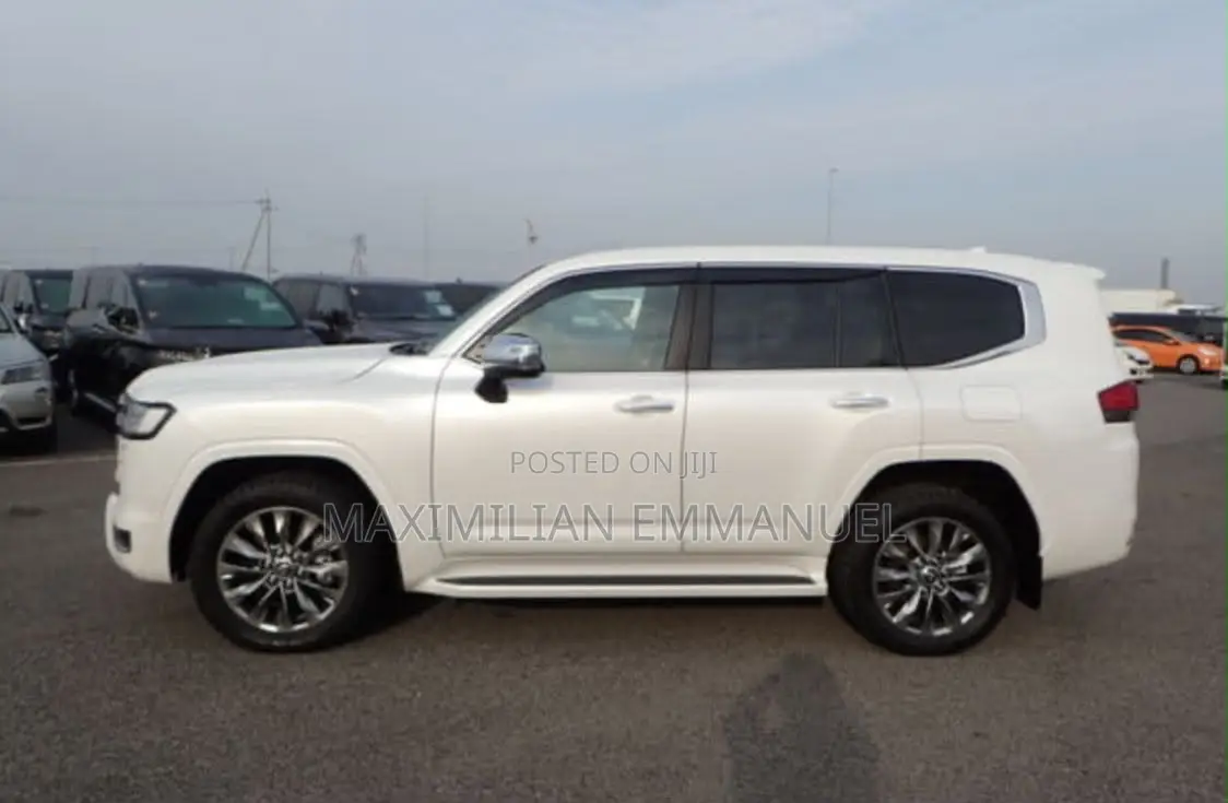Toyota Land Cruiser 2024 White