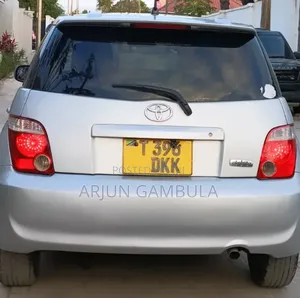 Toyota IST 2006 Silver