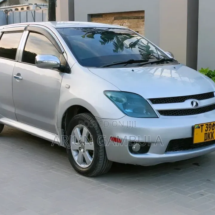 Toyota IST 2006 Silver