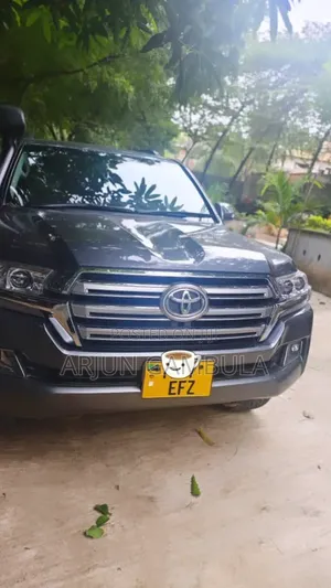 Toyota Land Cruiser 2018 Silver