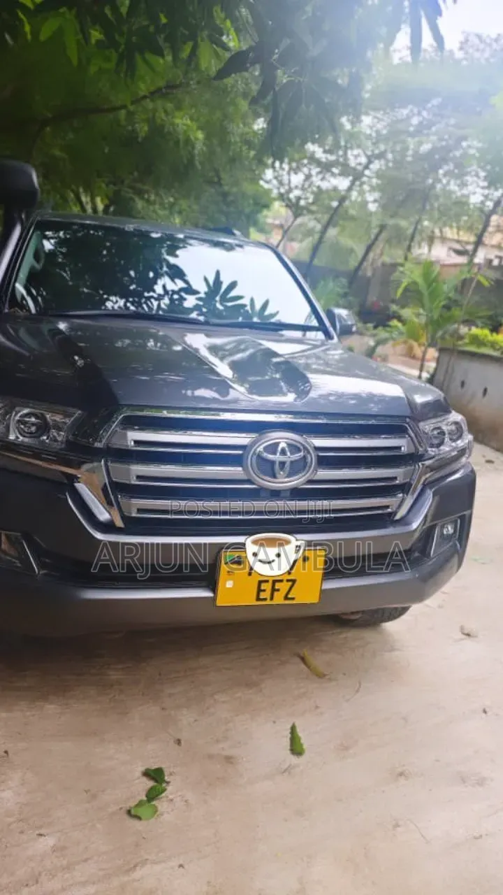 Toyota Land Cruiser 2018 Silver