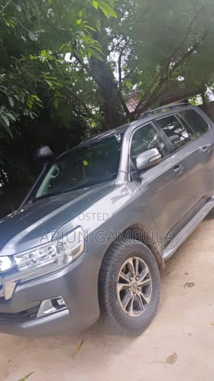Toyota Land Cruiser 2018 Silver