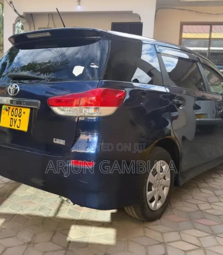 Toyota Wish 2010 Blue
