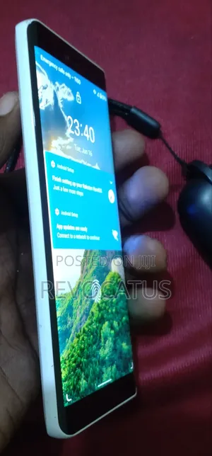 Rakuten Hand 5G 128 GB White