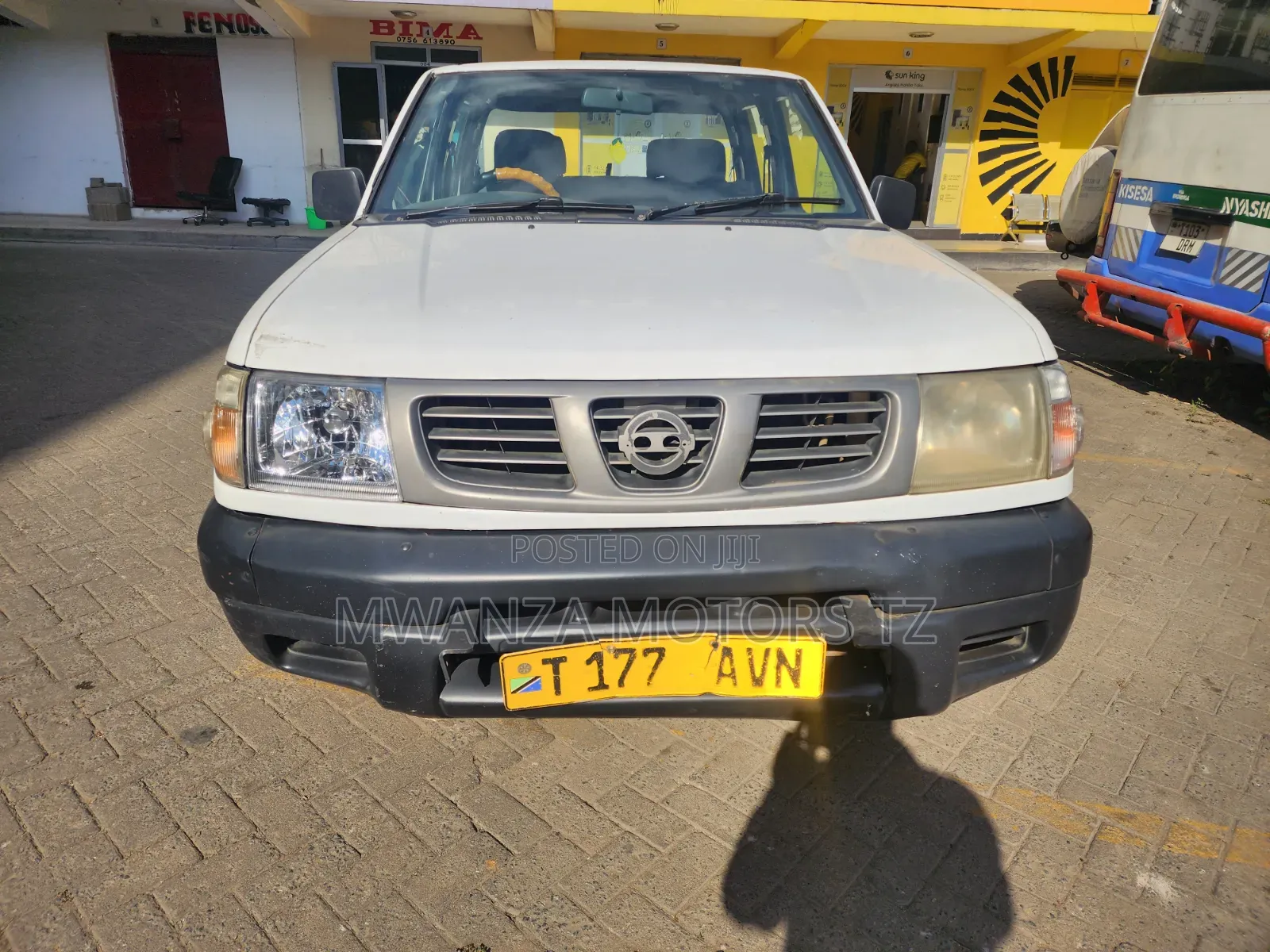 Nissan Hardbody 2003 White
