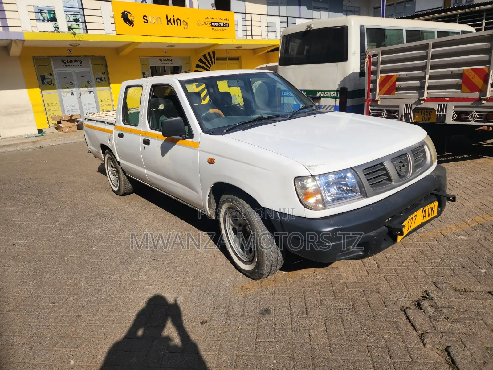 Nissan Hardbody 2003 White