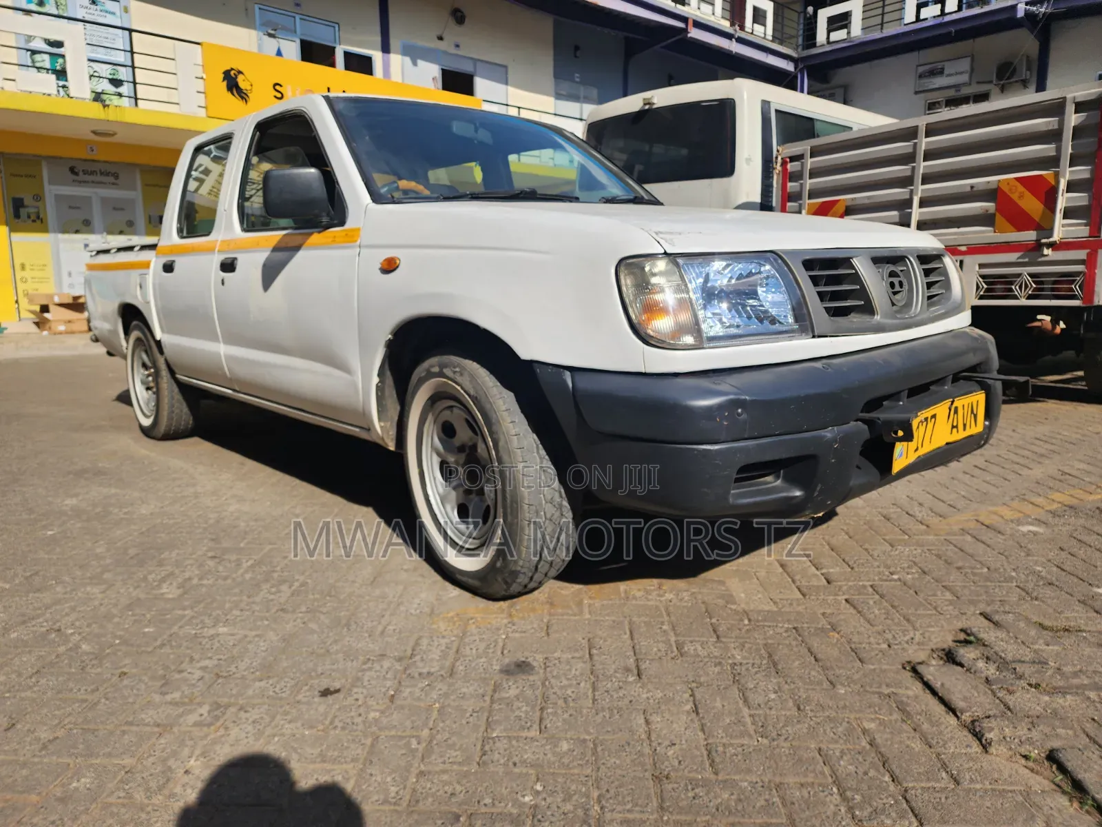 Nissan Hardbody 2003 White
