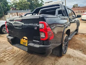 Toyota Hilux 2022 Black