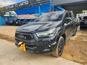 Toyota Hilux 2022 Black