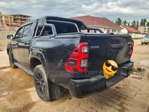 Toyota Hilux 2022 Black