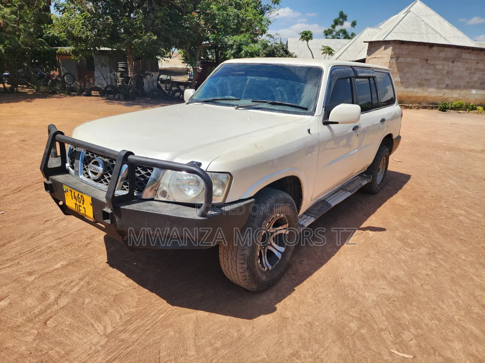 Nissan Patrol 2004 White
