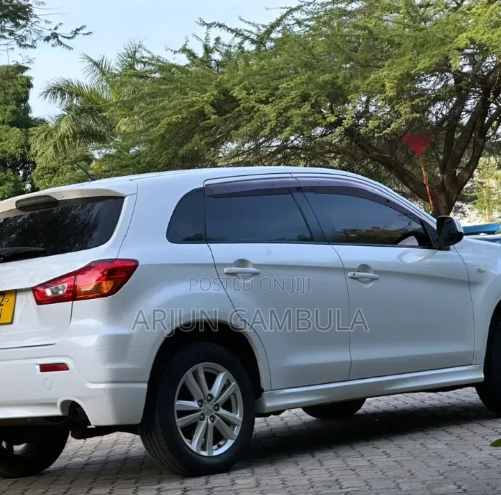 Mitsubishi RVR 2010 White