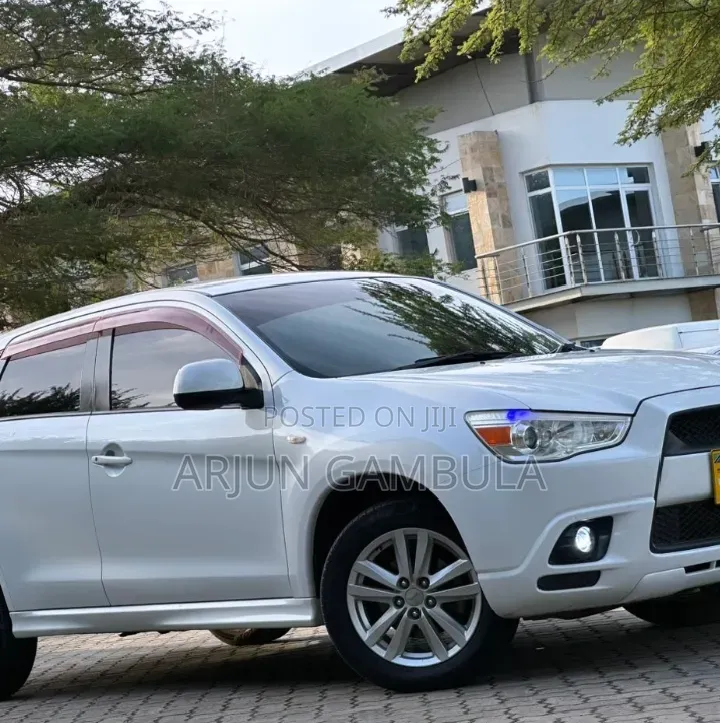 Mitsubishi RVR 2010 White