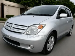 Toyota IST 2005 Silver