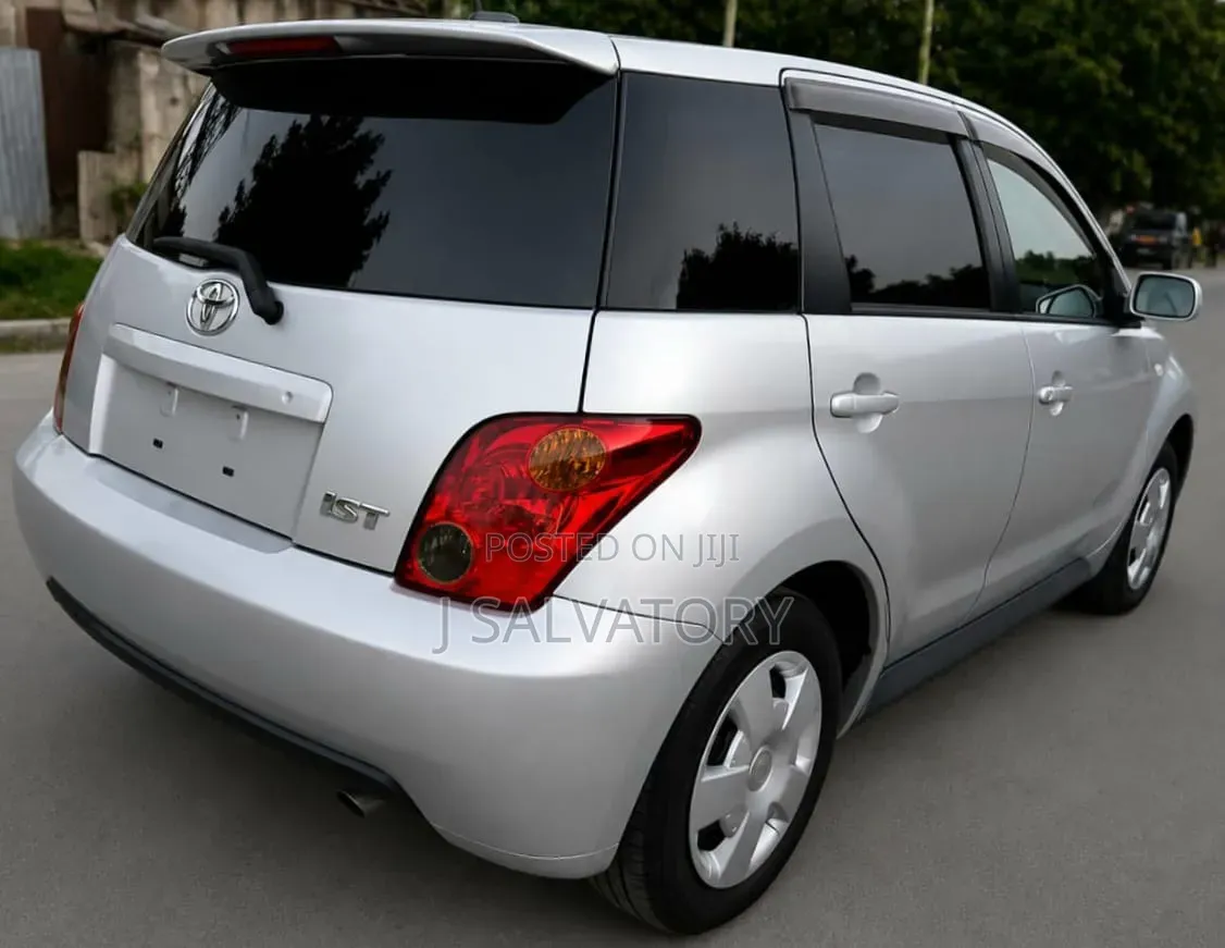 Toyota IST 2005 Silver
