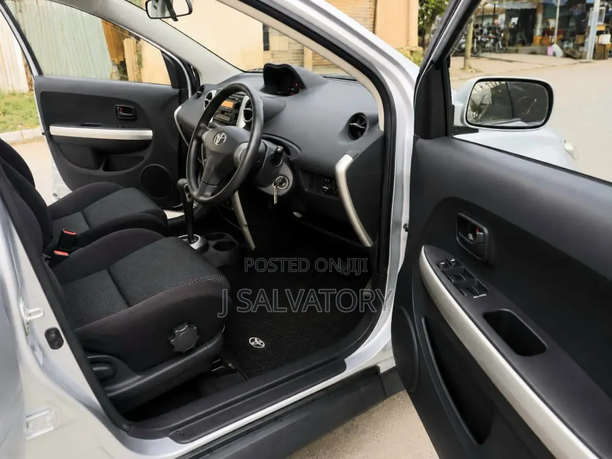 Toyota IST 2005 Silver