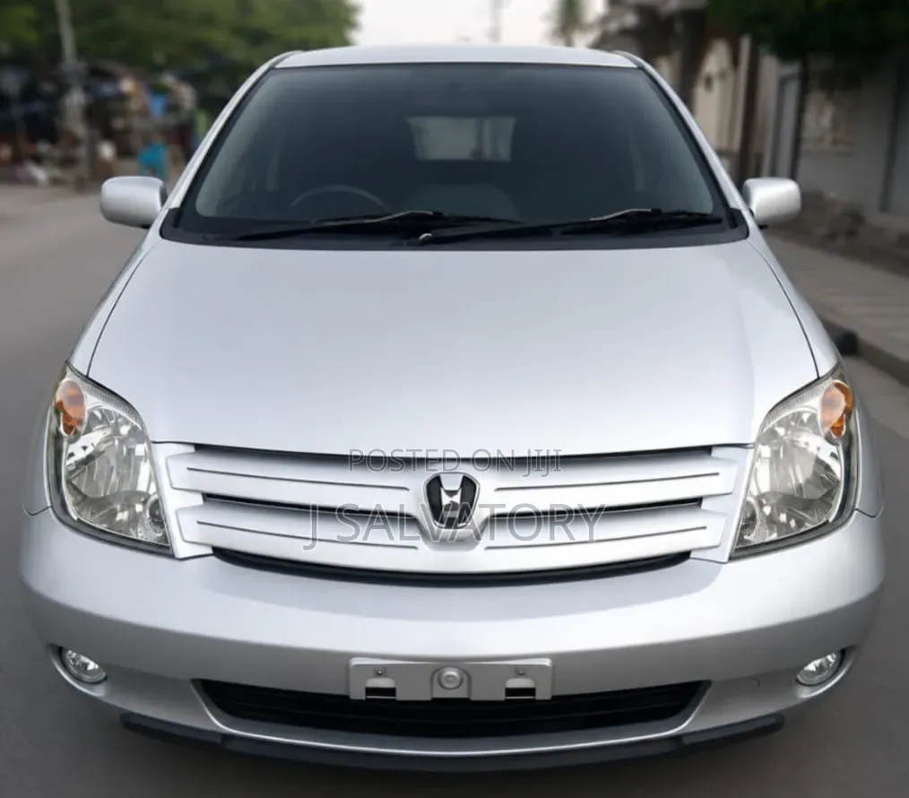 Toyota IST 2005 Silver