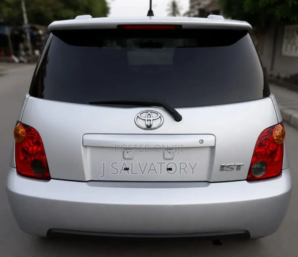 Toyota IST 2005 Silver