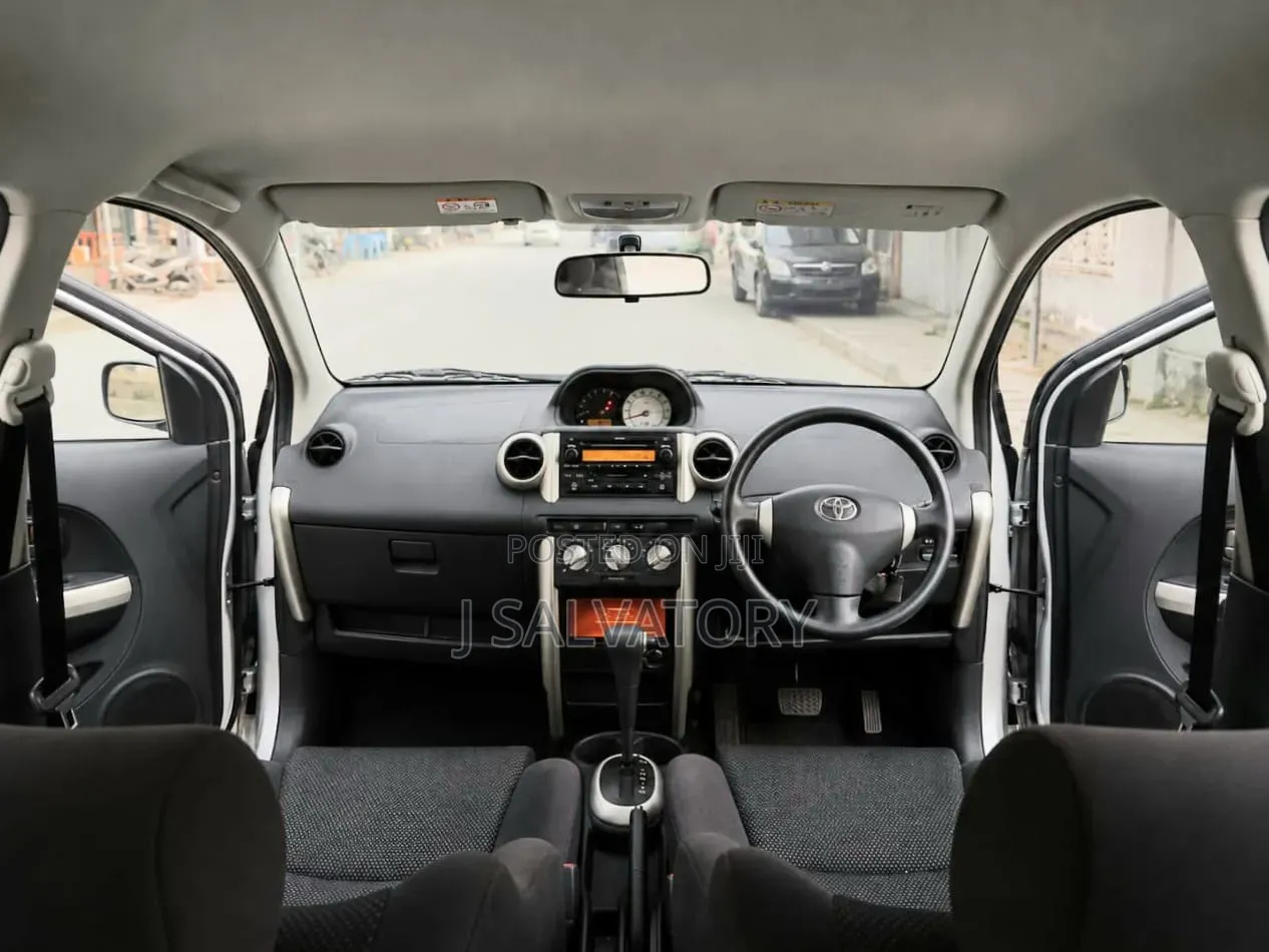 Toyota IST 2005 Silver