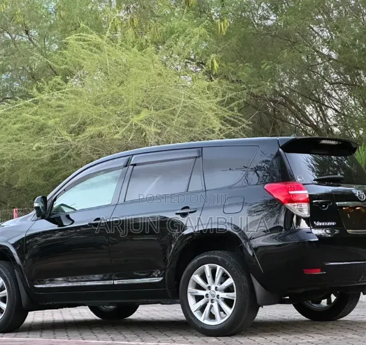 Toyota Vanguard 2010 Black